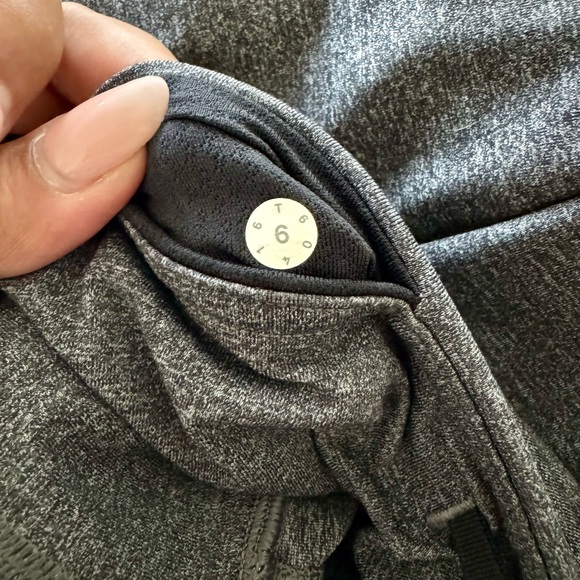 Gray Lululemon crop leggings - size 6 - Picture 6 of 6